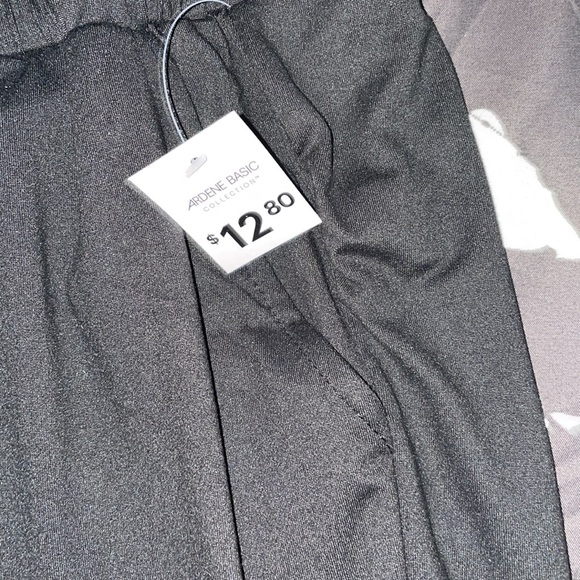 Capris pants - Picture 2 of 2